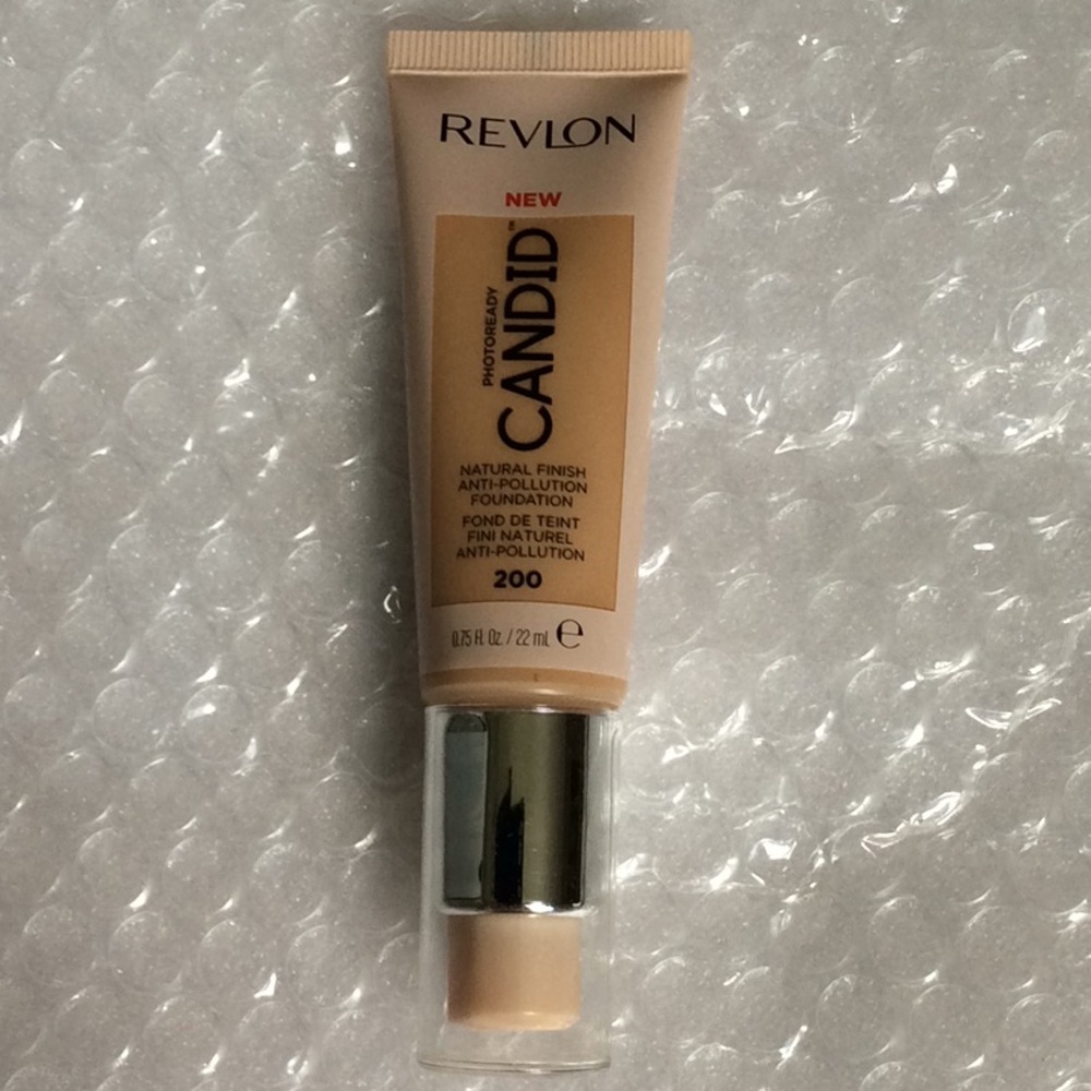 🐶 $4 🐶 Revlon Candid Foundation, 200 Nude